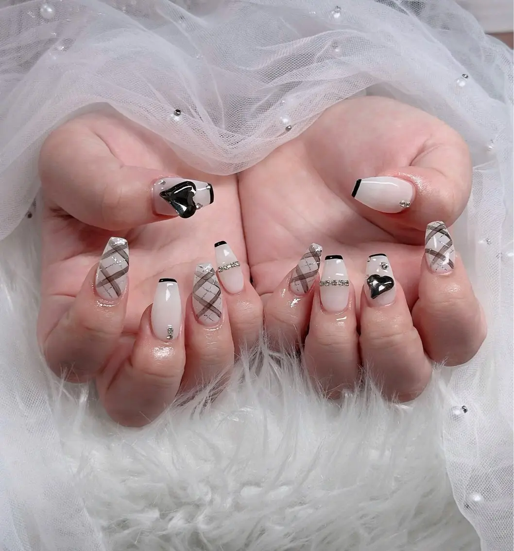 ネイル オーロラネイル フレンチネイル ジェルネイル ハロウィン 韓国ネイル ハンドネイル H.baby Nail Salonのネイルデザイン