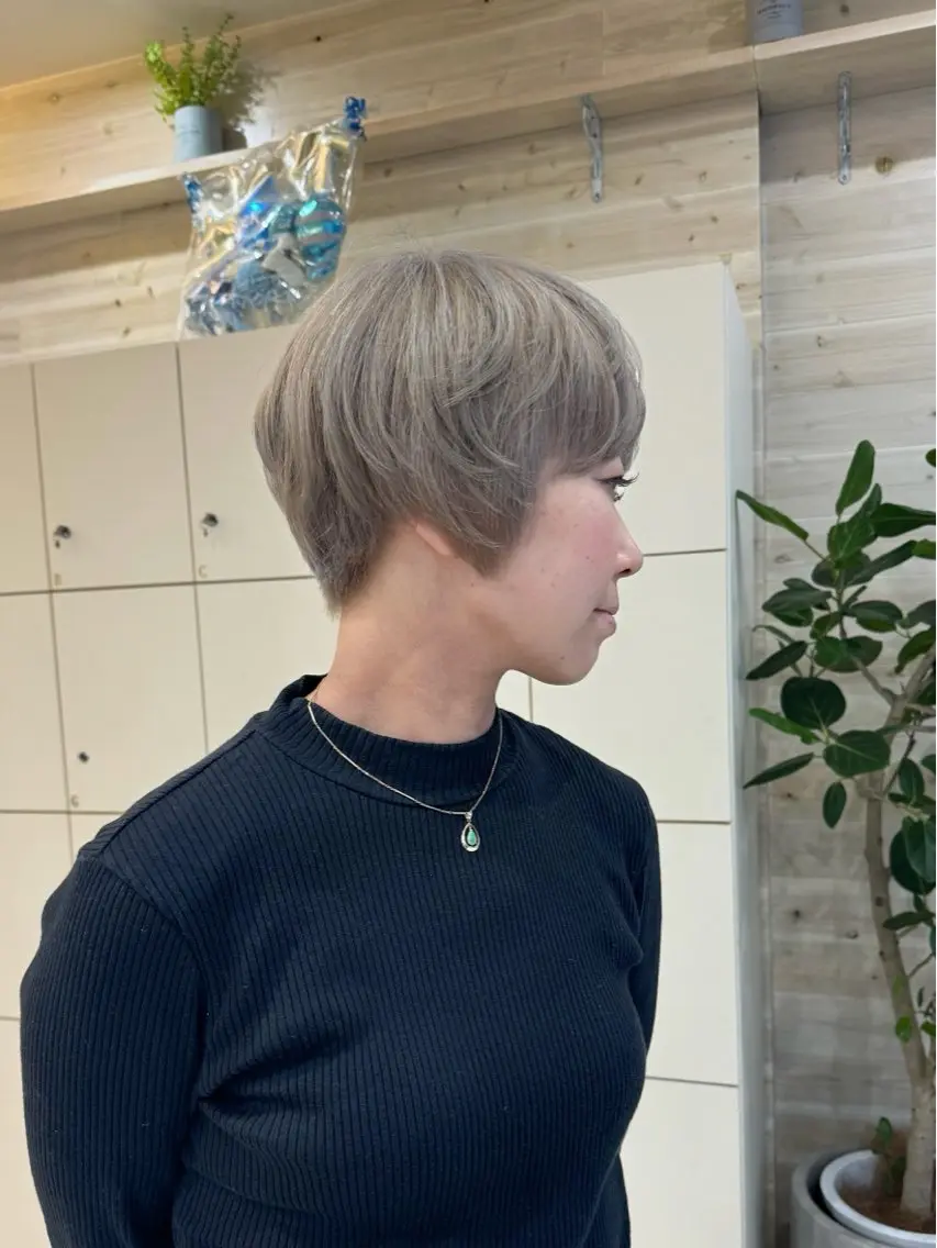 ショート カラー グレージュ Seeknext // Rukaのヘアスタイル