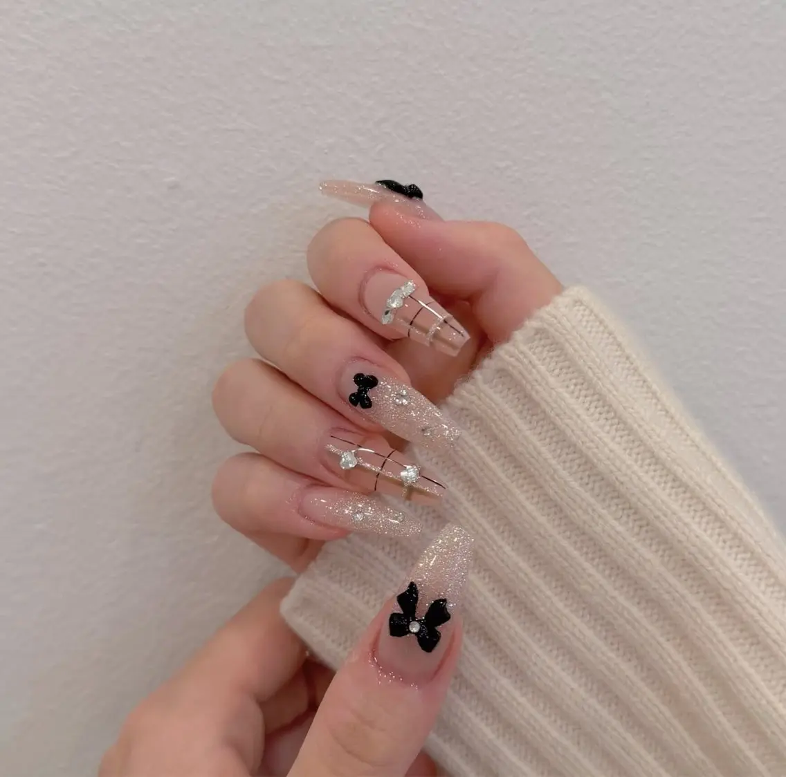 ネイル キラキラネイル マグネットネイル ミラーネイル ニュアンスネイル ワンホンネイル ハンドネイル Lyna 池袋のネイルデザイン