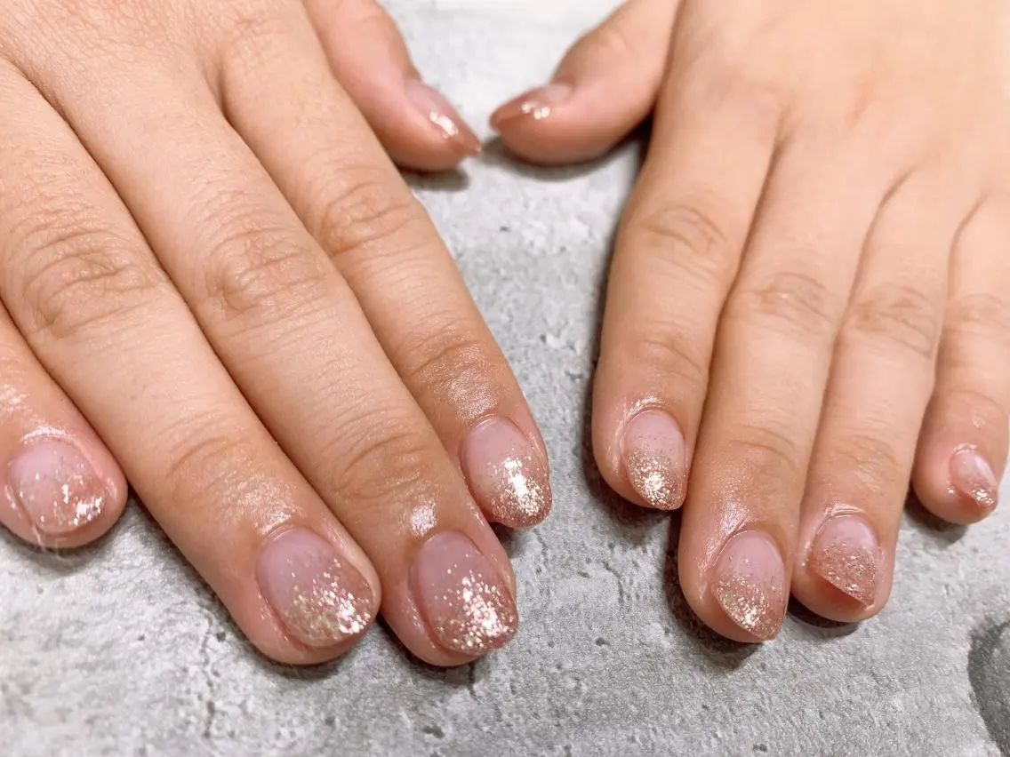 ネイル キラキラネイル ラメ(グリッター) ラメグラデーション mogunail &blowのネイルデザイン