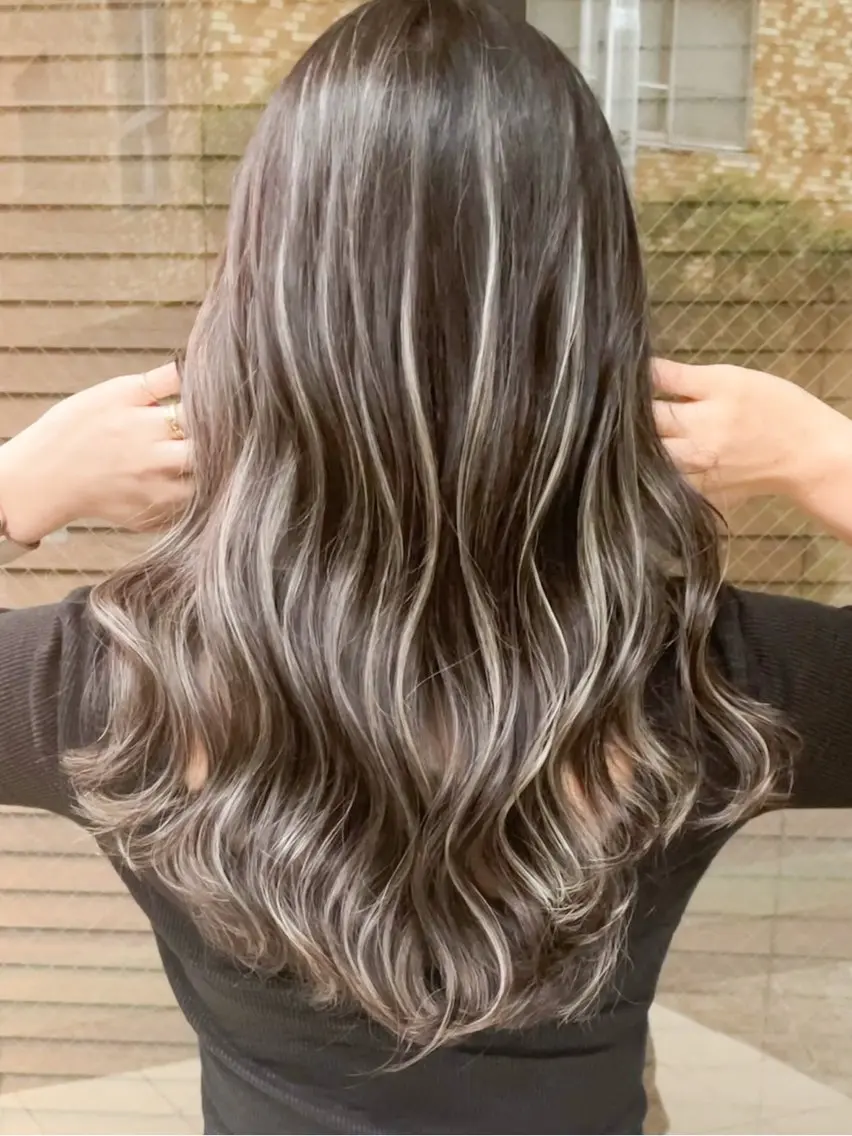 ロング カラー シールエクステ バレイヤージュ ベージュカラー ブリーチ ケアブリーチ カット ヘアカラー 大阪梅田/レイヤー/ ハイライト/yuuのヘアスタイル