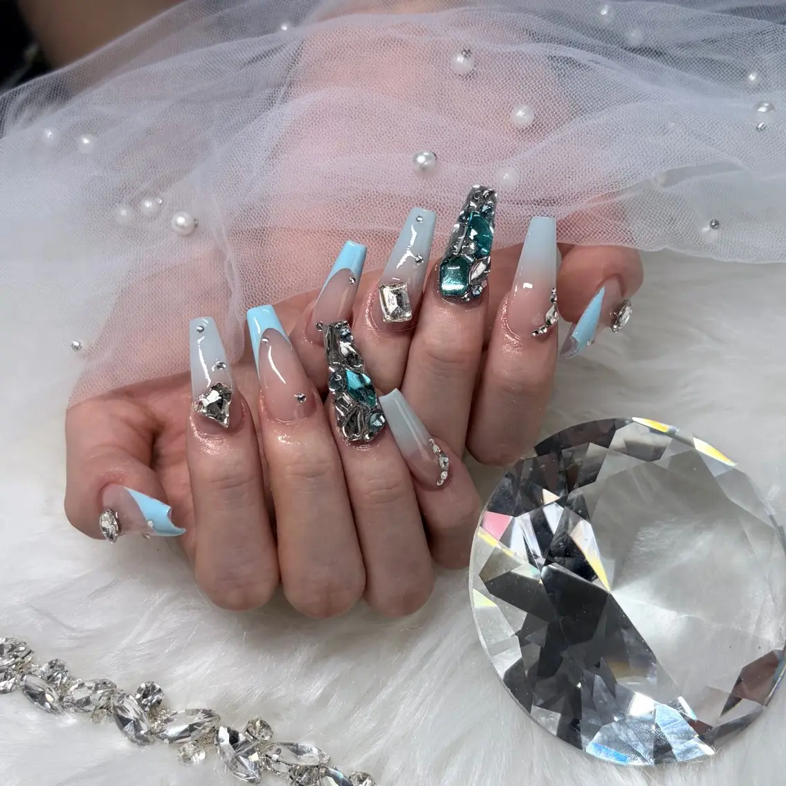 ネイル フレンチネイル ロングネイル スカルプネイル ハンドネイル 𝑅𝑖𝑛 🫧 アクリルスカルプのネイルデザイン