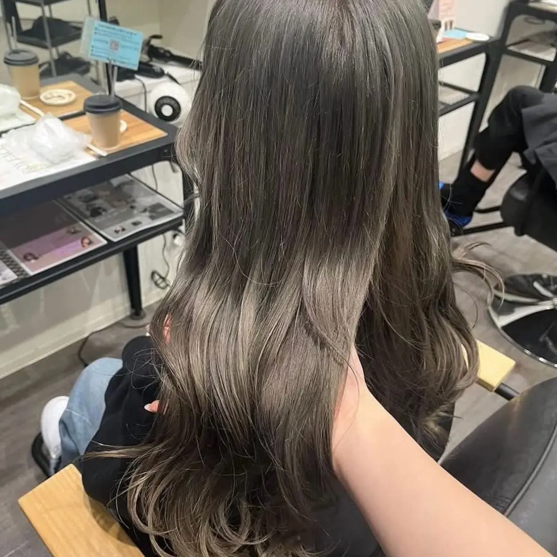 カラー ヘアカラー トリートメント しおり🍬 KOKORO🤍のヘアスタイル