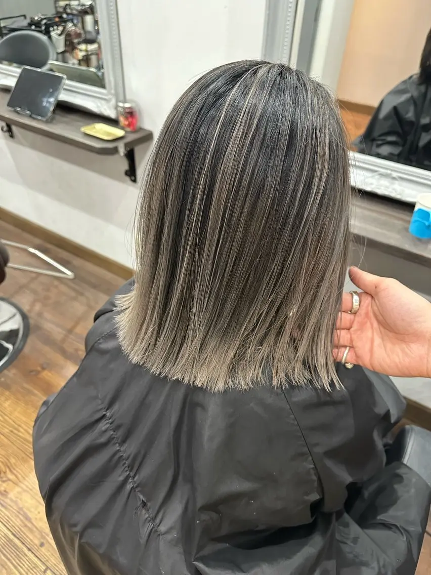 ミディアム レイヤーカット カット ヘアカラー トリートメント バレイヤージュ 隅中秀弥のヘアスタイル