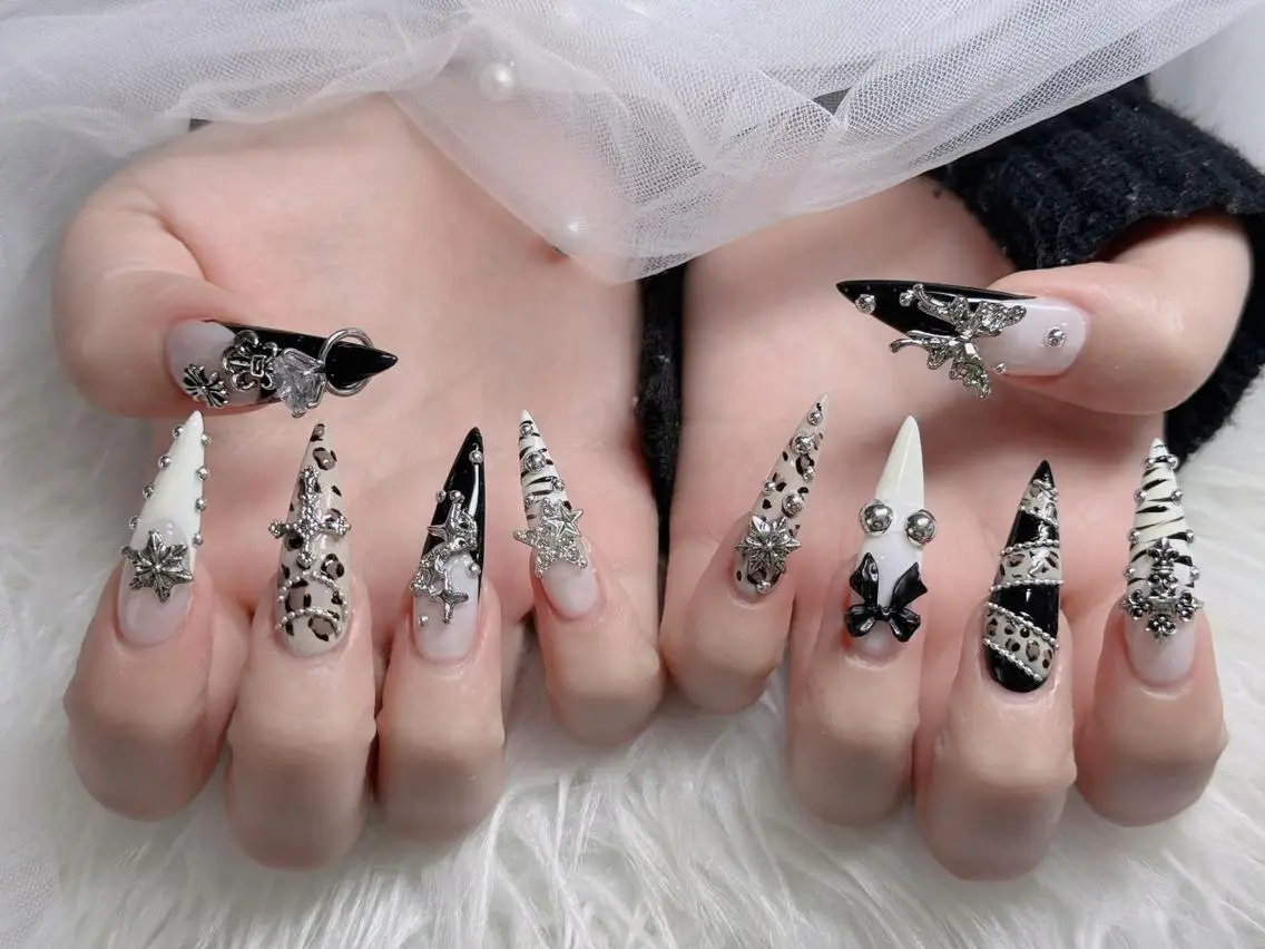 ネイル フレンチネイル ジェルネイル ハロウィン 韓国ネイル マグネットネイル ハンドネイル H.baby Nail Salonのネイルデザイン