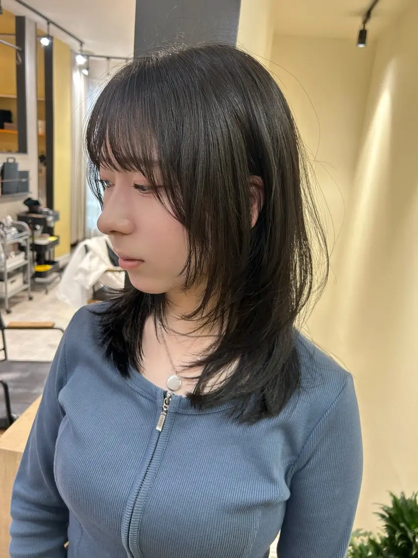 ミディアム レイヤーカット ウルフカット ウルフレイヤー カット トリートメント hubhair レイヤー/透明感のヘアスタイル
