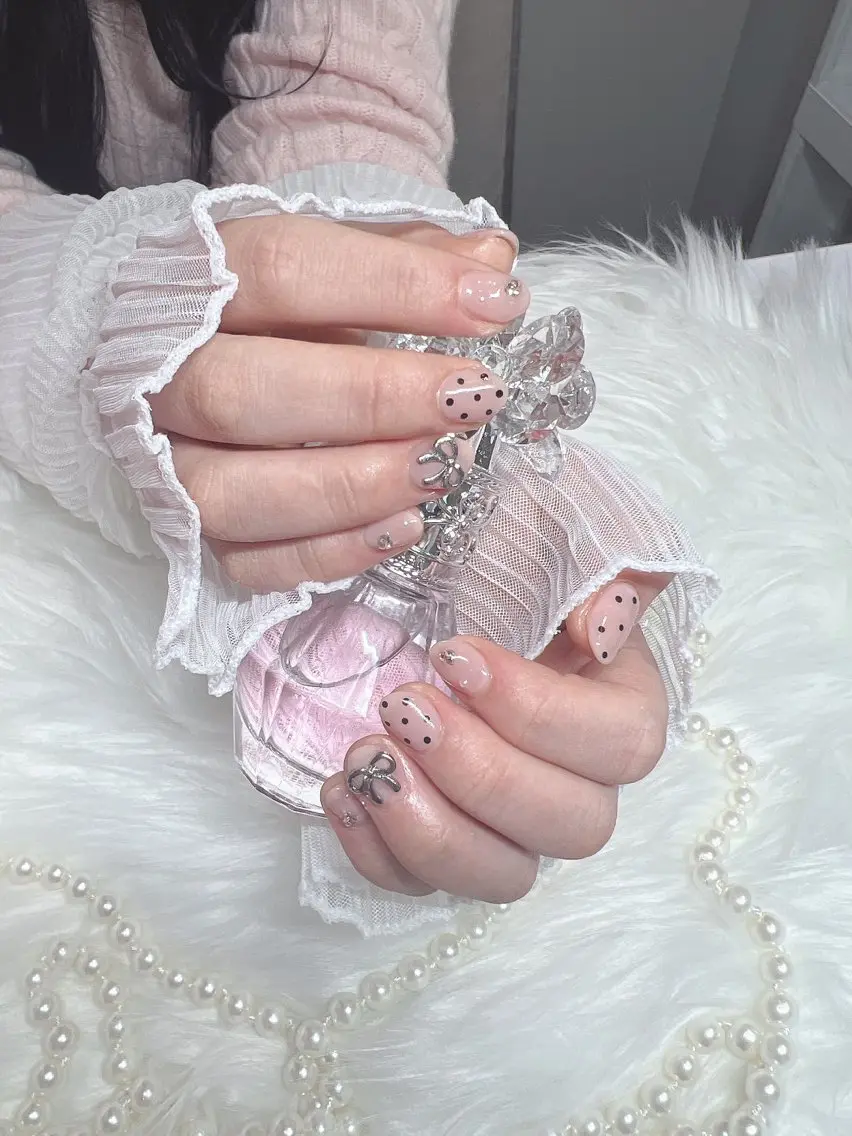 ネイル シンプルネイル ハンドネイル ハンドケア eclana🤍 sarinaのネイルデザイン