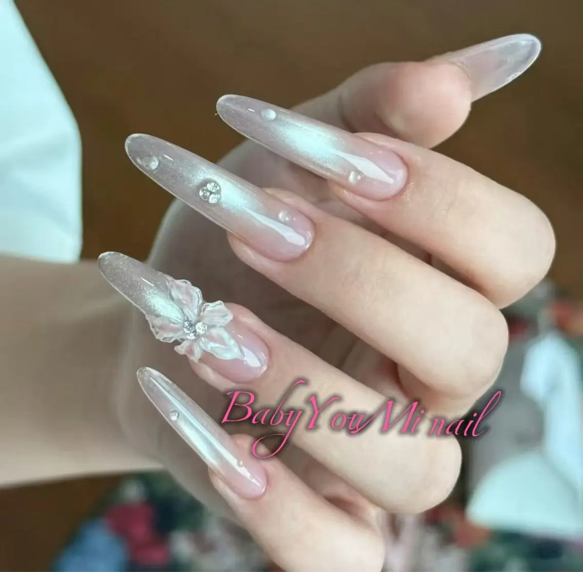 ネイル オーロラネイル フラワーネイル フットネイル フレンチネイル ジェルネイル ハンドネイル BabyYouMi nailのネイルデザイン