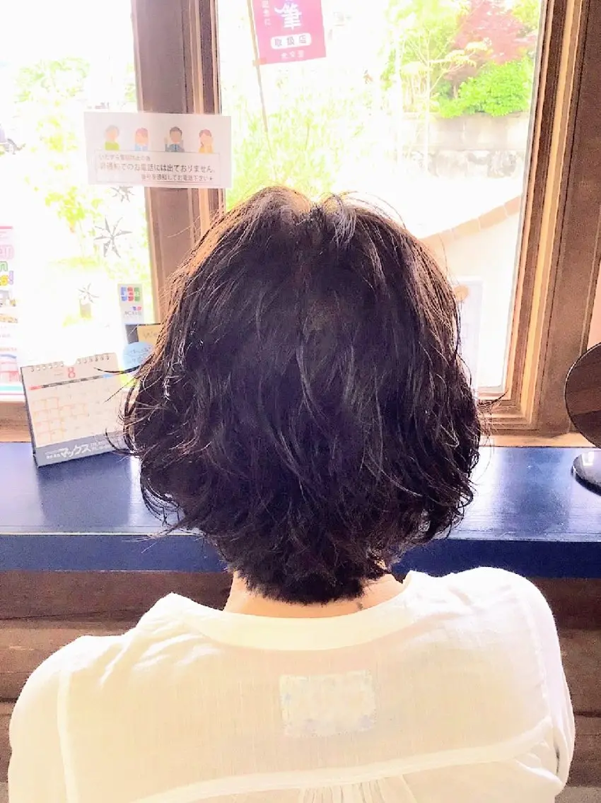 ショート ボブ 岡本 小百合のヘアスタイル