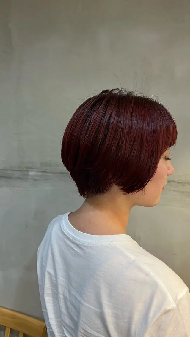 ショート カラー ボルドーカラー 中尾咲音垢抜けカット お任せくださいのヘアスタイル