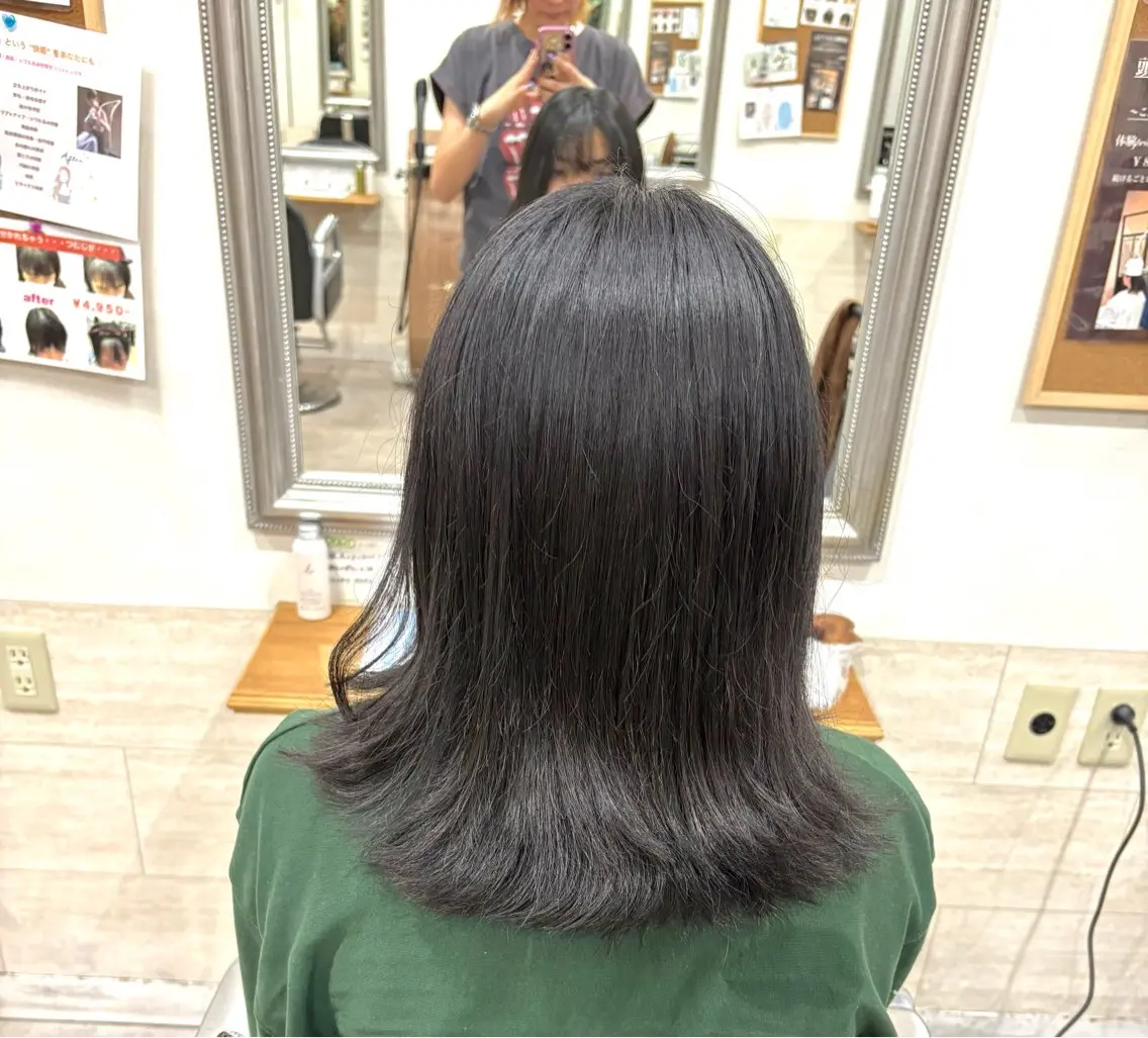 ミディアム 堀川 希歩のヘアスタイル