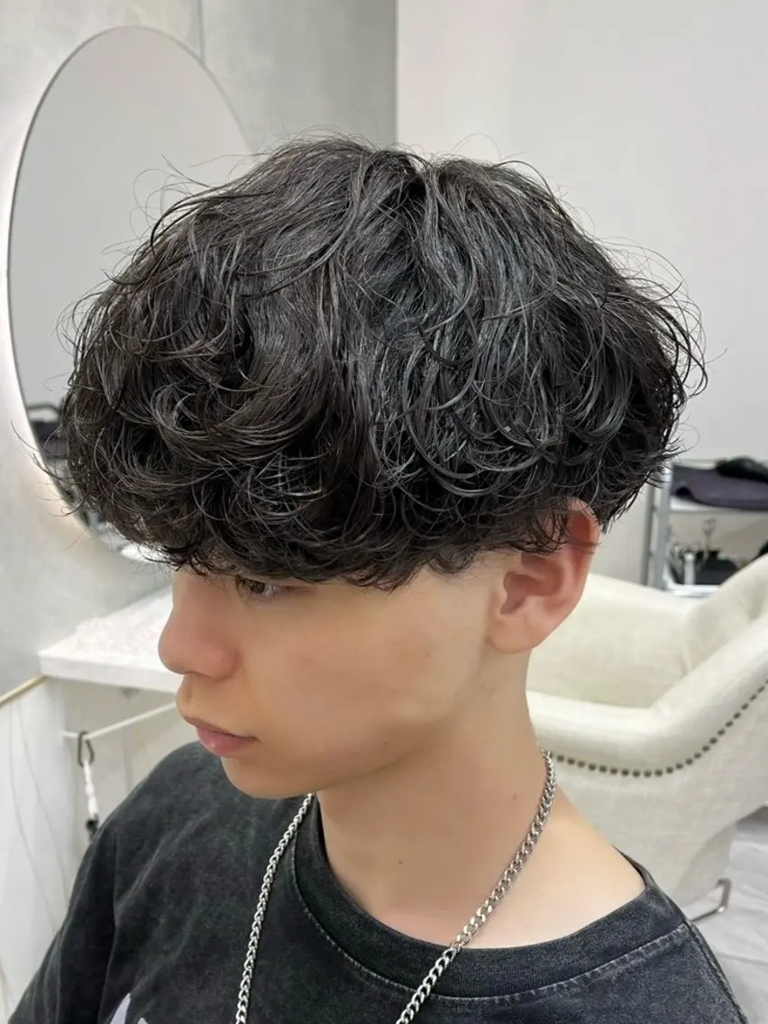 ショート パーマ メンズ カット パーマ 岩城 滉成のヘアスタイル