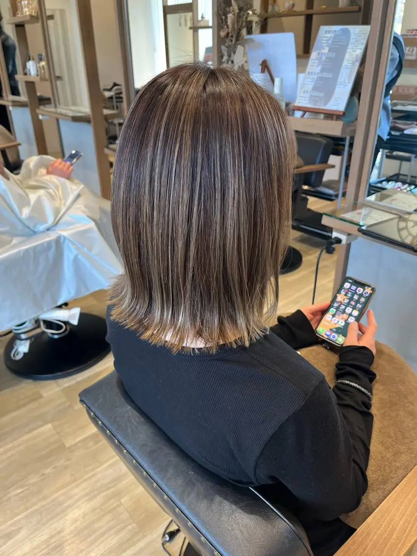 ミディアム カット ヘアカラー 樋口 莉奈のヘアスタイル
