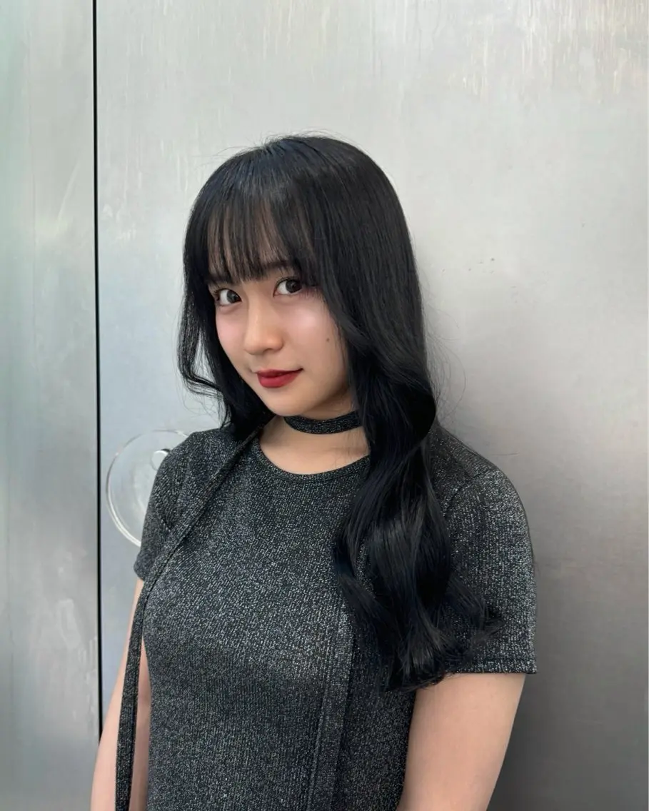 ロング カラー 黒髪 ブルーカラー mao/天神ブリーチ ハイトーンカラーのヘアスタイル