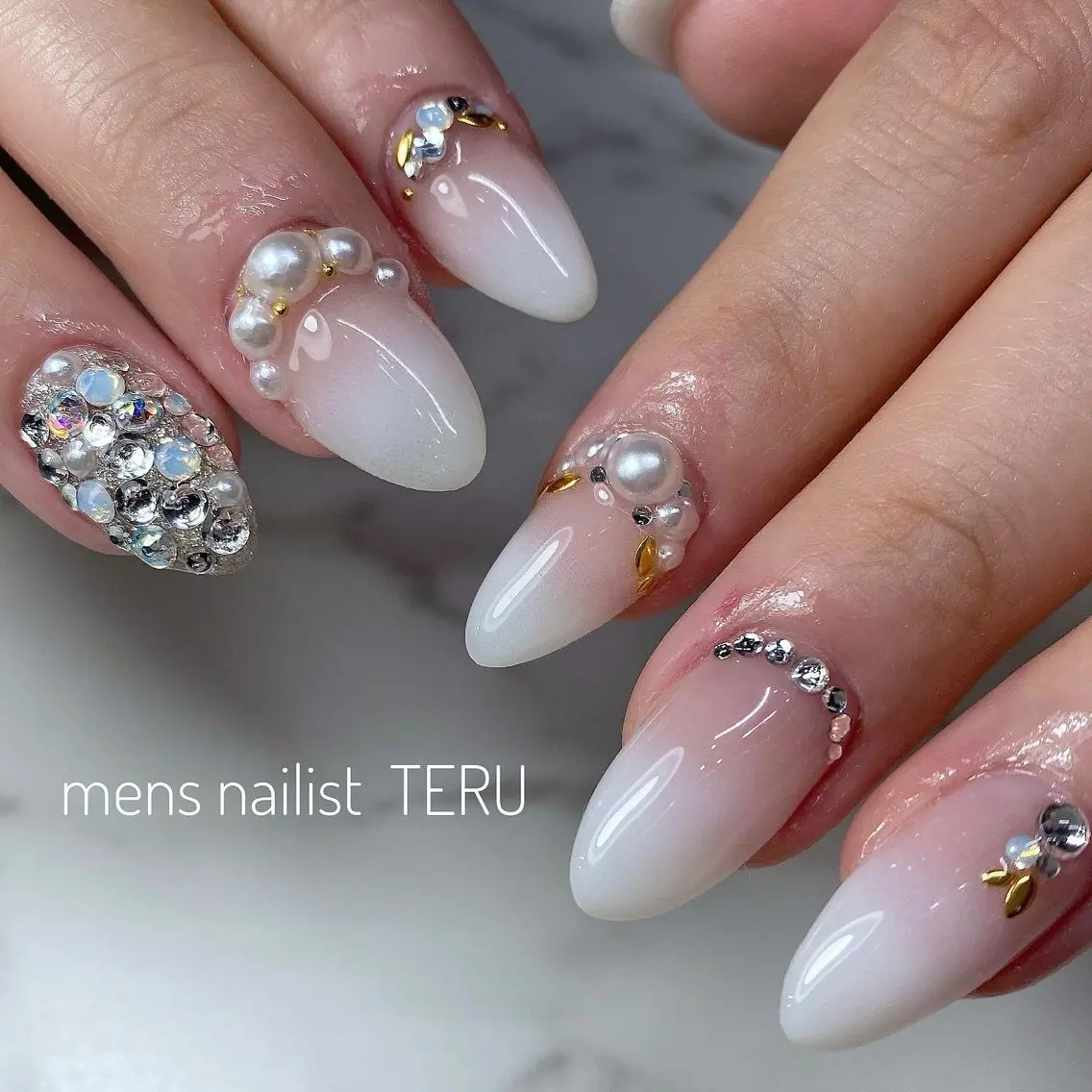 ネイル グラデーション メンズネイル ホワイト nailsalon ETERNALのネイルデザイン