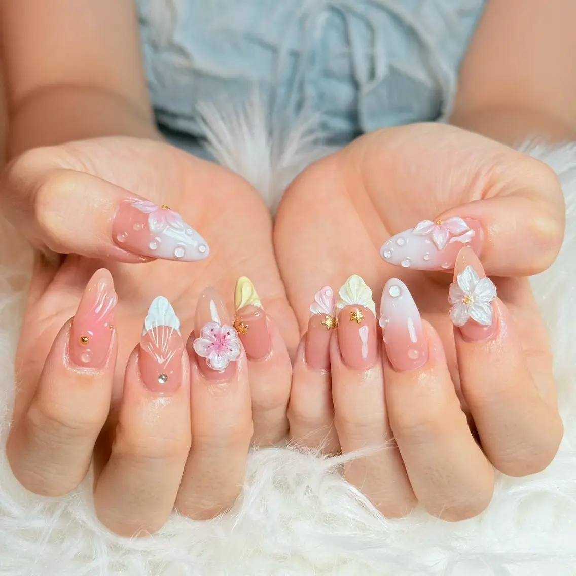 ネイル チークネイル フレンチネイル グラデーション キラキラネイル 韓国ネイル ハンドネイル Risa_ Nailのネイルデザイン