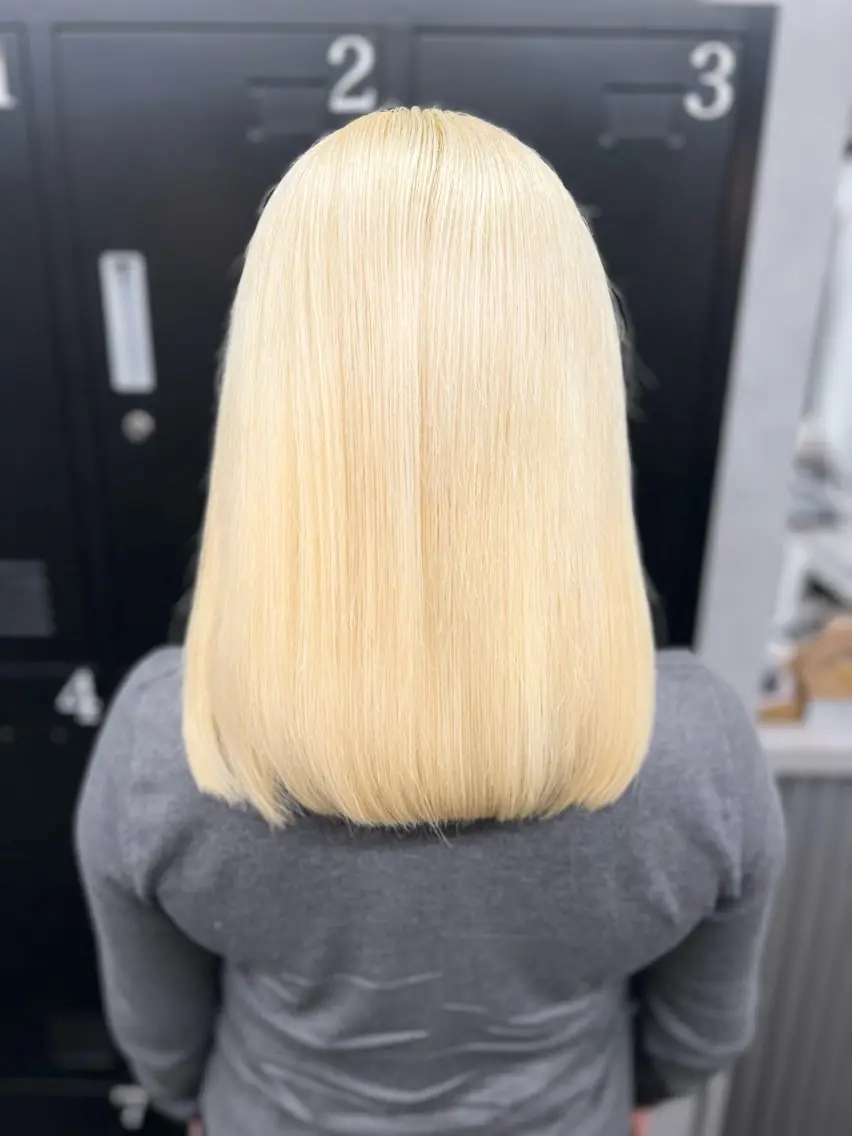 セミロング カラー ブリーチ ブロンド ホワイトブロンド カット ヘアカラー 透明感カラー特化🫧 🦋栗原🦋のヘアスタイル