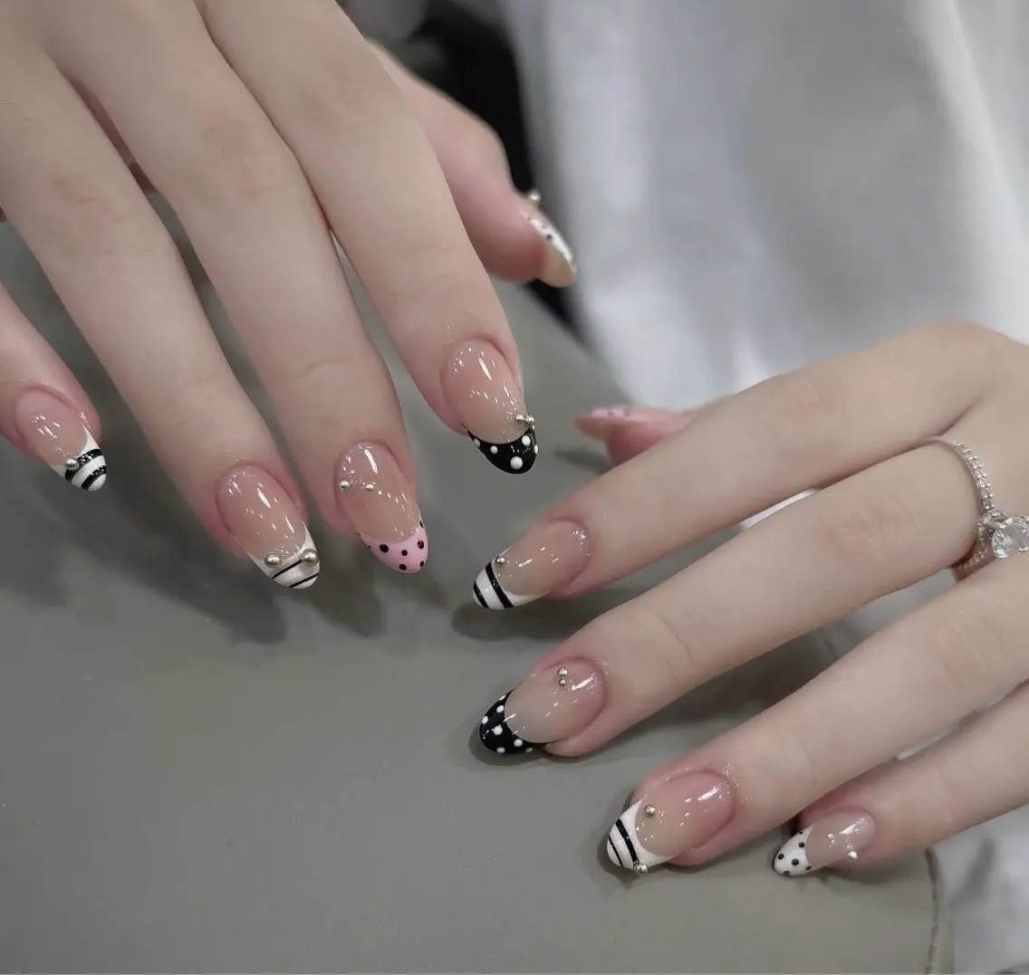 ネイル アートネイル ボルドー フレンチネイル ジェルネイル 氷ネイル・うるうるネイル ハンドネイル Julie Nail Rinのネイルデザイン