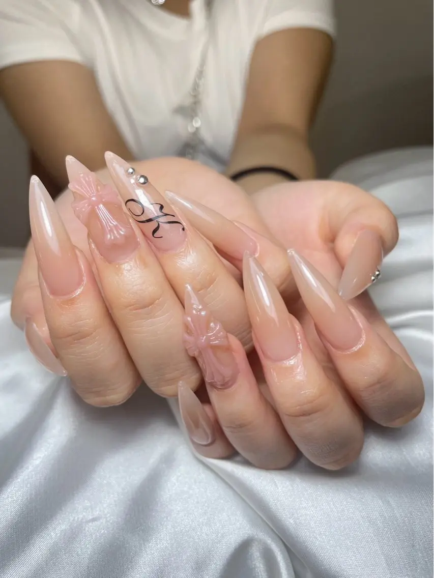 ネイル チークネイル 長さ出し フットネイル ジェルネイル 卒業式 𝓐𝓷𝓻𝓲 XiinhNailのネイルデザイン