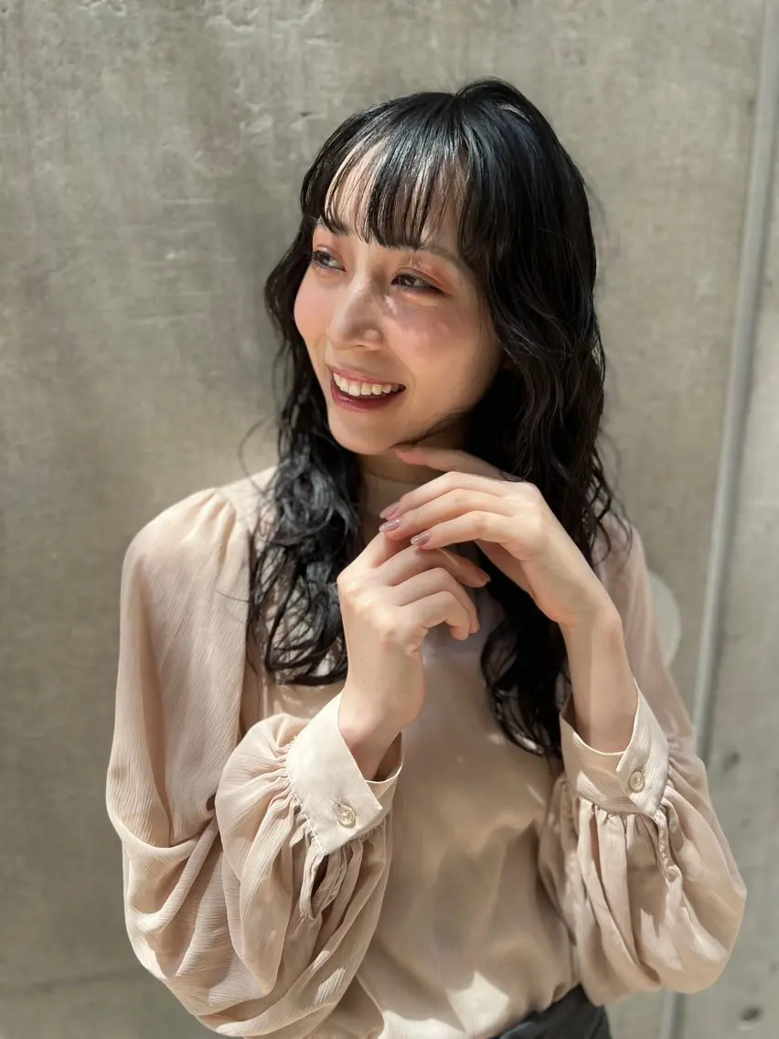 ロング カラー 黒髪 ブリーチ 透明感カラー 顔周りカット レイヤーカット ヘアカラー トリートメント 透明感/レイヤー 🇰🇷tomonaのヘアスタイル