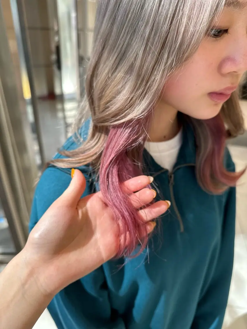 セミロング カラー ピンクカラー クロスパーマ/うる艶 カラー/Kurumiのヘアスタイル