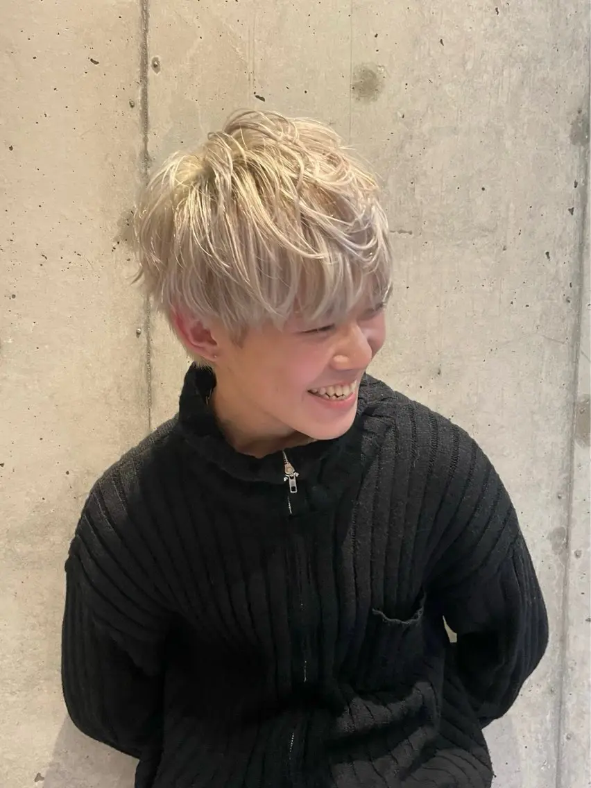 ショート ヘアカラー 都築 颯太のヘアスタイル