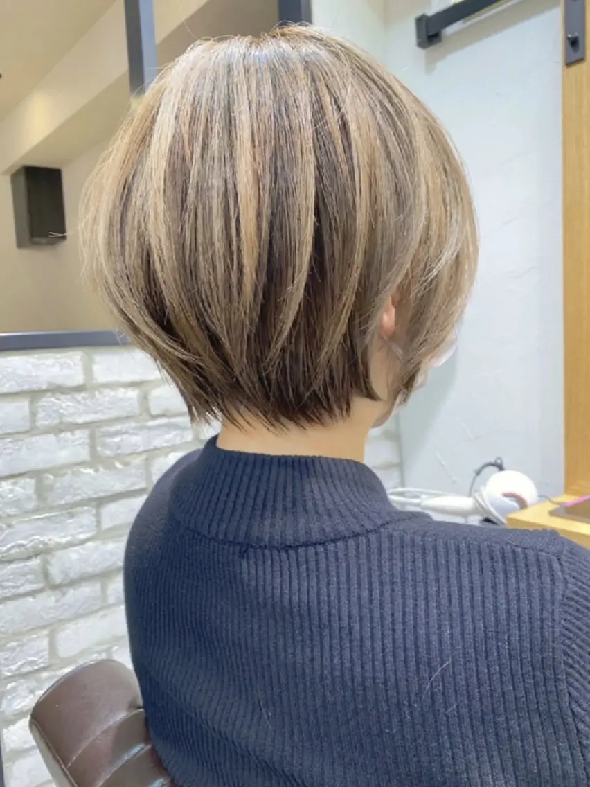 ショート カット ヘアカラー 山嵜 菜織のヘアスタイル