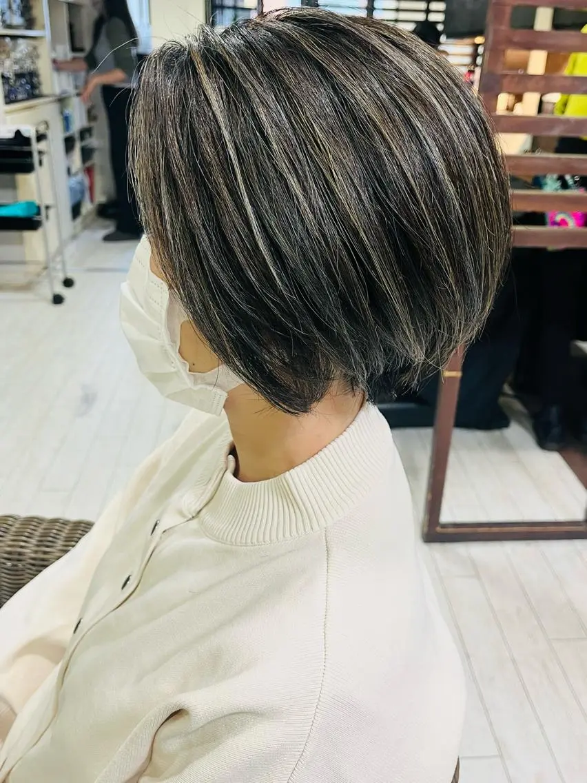 大人気メニュー💕大人女性おすすめ✨上品さが魅力の白髪ぼかしハイライト✨（脱！白髪染めに興味ある方おすすめ）の写真