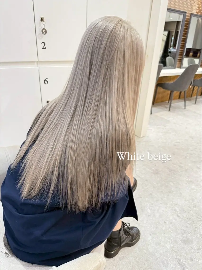 カラー ベージュカラー ブリーチ ケアブリーチ 透明感カラー ホワイトベージュ monaヘアアレンジ 🎀/お呼ばれのヘアスタイル