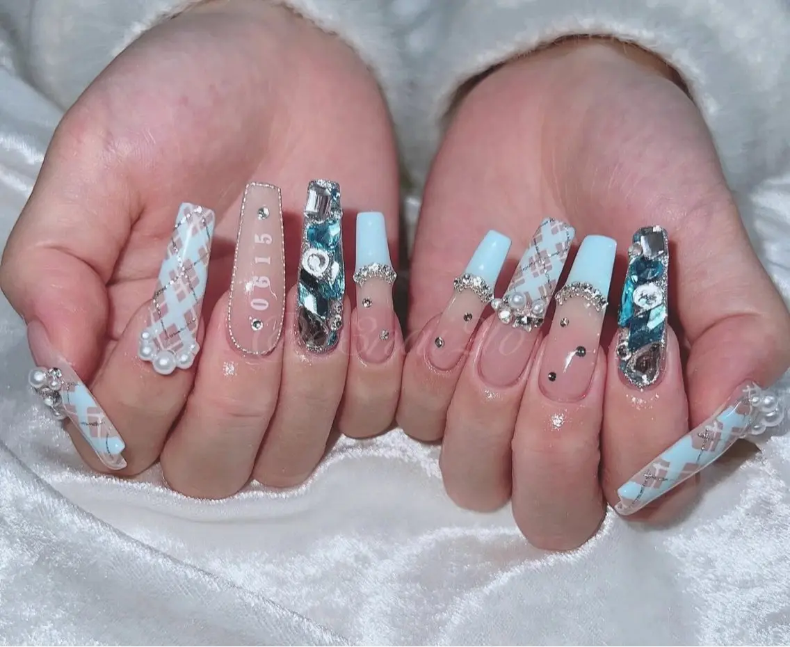 ネイル グラデーション キラキラネイル ワンカラーネイル 冬ネイル Jenn Nail Salonのネイルデザイン