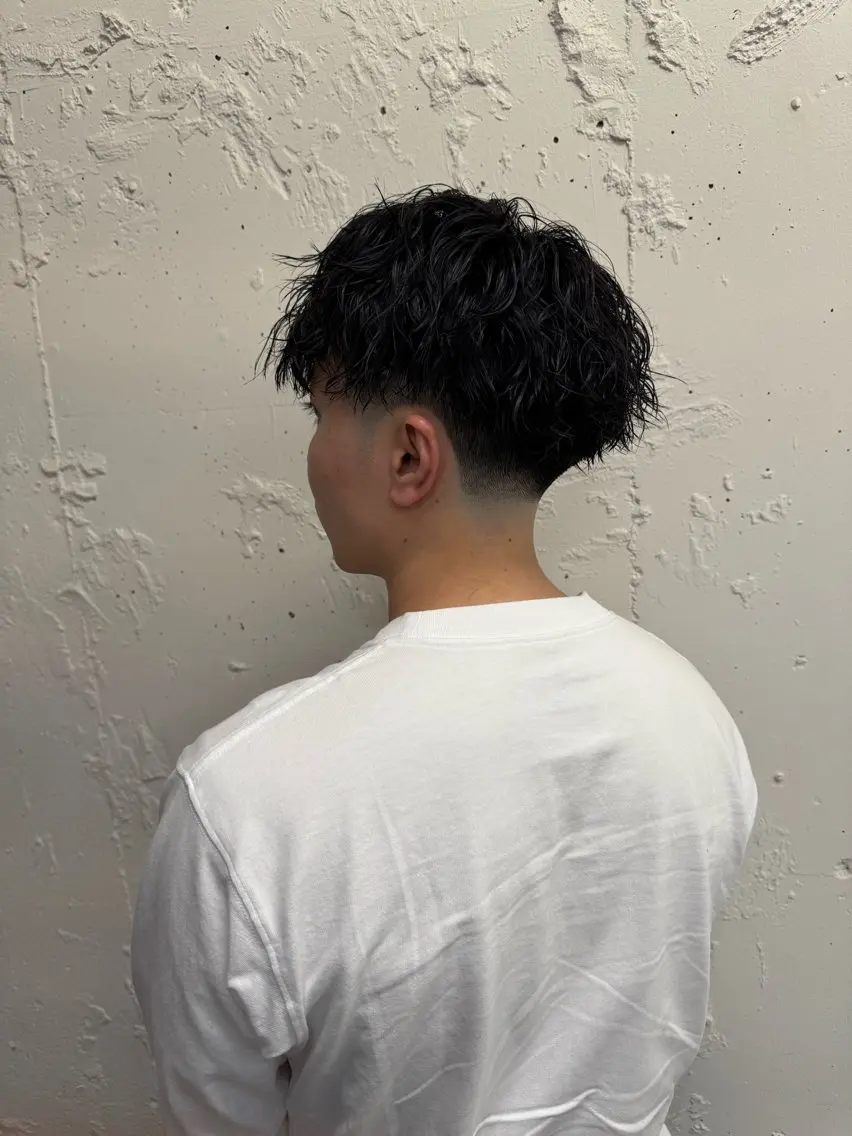 ショート パーマ メンズ センターパート フェードカット メンズパーマ メンズショート スキンフェード カット パーマ トリートメント 💈メンズ特化💈 TASUKUのヘアスタイル