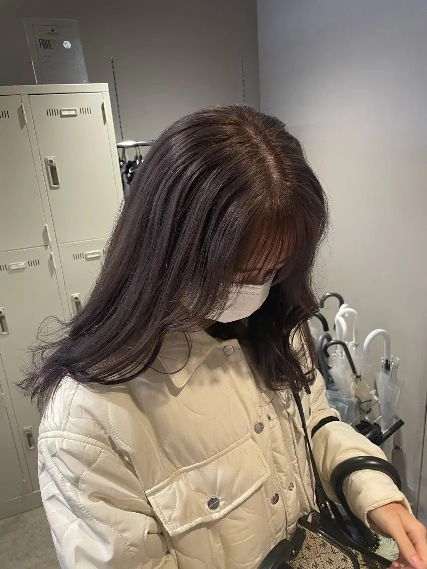 セミロング カラー 抜け感レイヤー︴ ニュアンスカラーのヘアスタイル