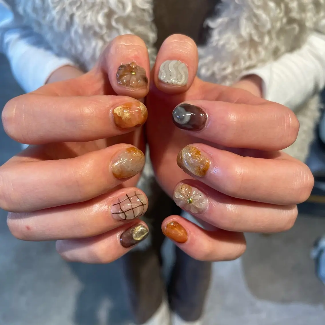 ネイル ブラウン ハンドネイル ハイトーン🦄ネイル 💞のぶちのネイルデザイン