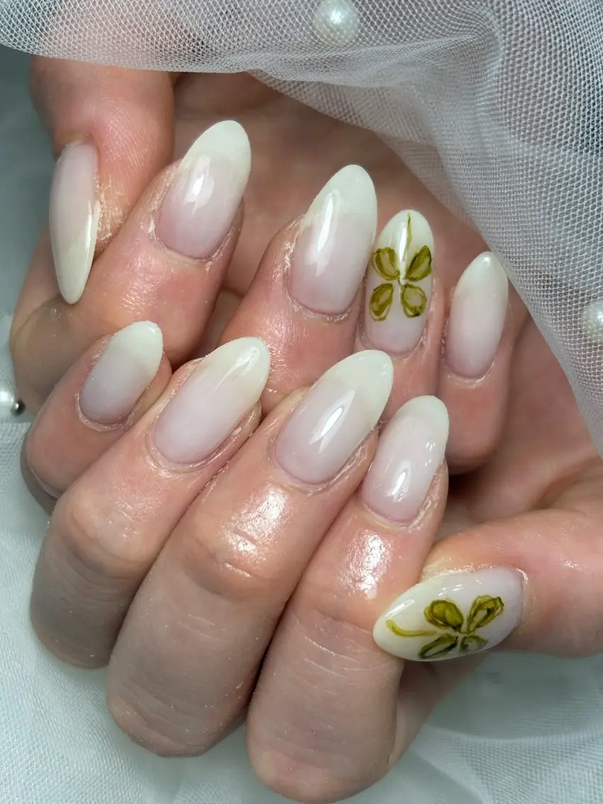 ネイル ハンドネイル フットネイル ✴︎ Delightのネイルデザイン