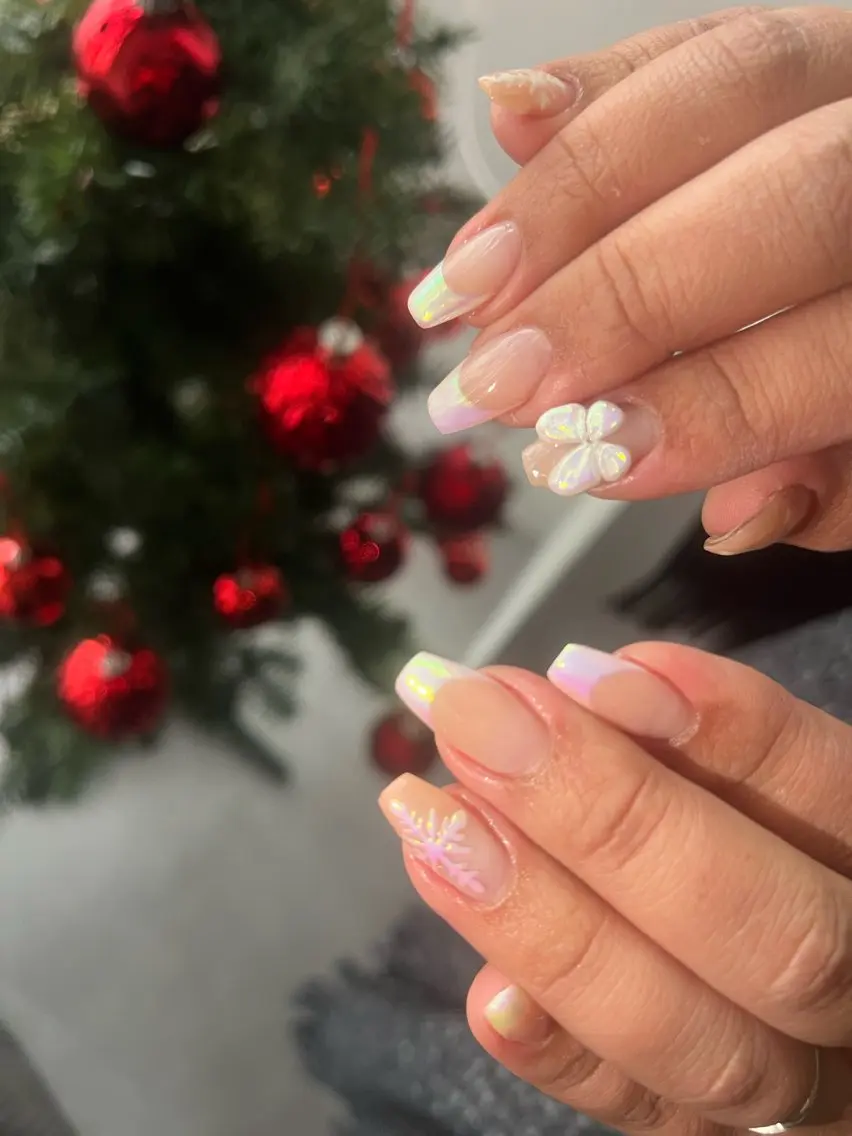 ネイル オーロラネイル フレンチネイル シンプルネイル ホワイト 冬ネイル ハンドネイル フットネイル butter flowerのネイルデザイン