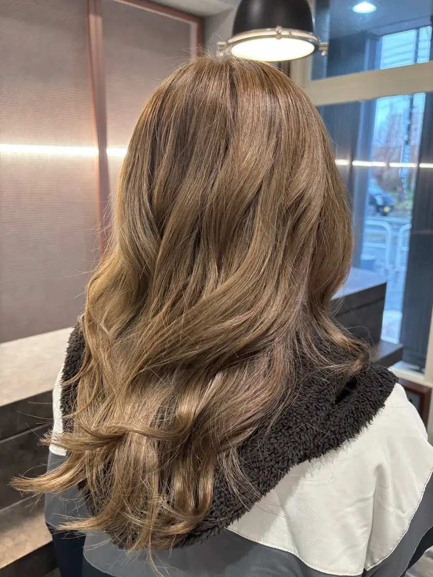 ロング カラー ヘアカラー トリートメント 小濱 愛美莉のヘアスタイル