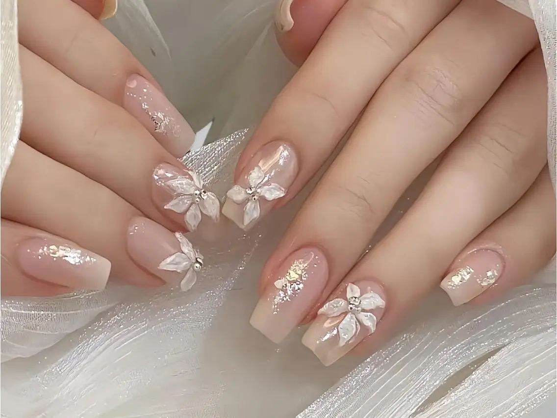 ネイル ゴージャス ホログラムネイル キラキラネイル ロングネイル マグネットネイル ハンドネイル ハンドケア 🎀Momo 🎀のネイルデザイン