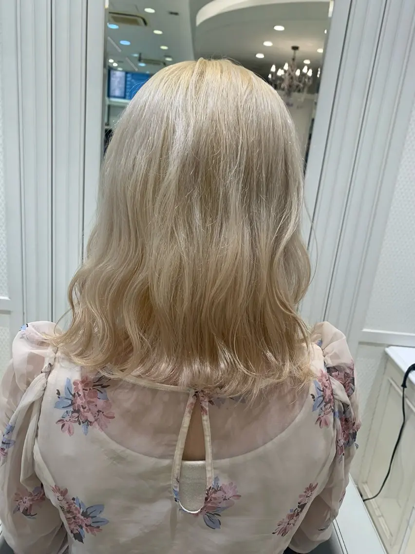 カラー 愛されハイトーン 🍓YURINAのヘアスタイル