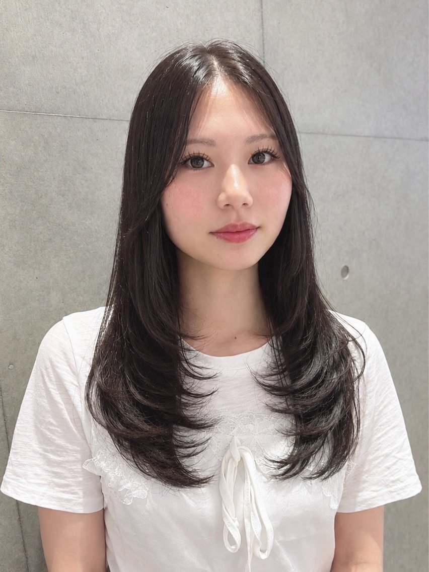 セミロング カット 南 菜花のヘアスタイル