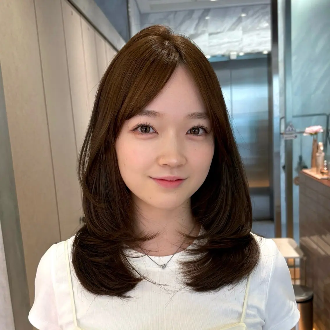 ミディアム ミディアムレイヤー くびれヘア 顔まわりレイヤー 髪質改善 レイヤーカット カット ヘアカラー トリートメント 顔周りレイヤーカット /髪質改善/ゆう🤍のヘアスタイル
