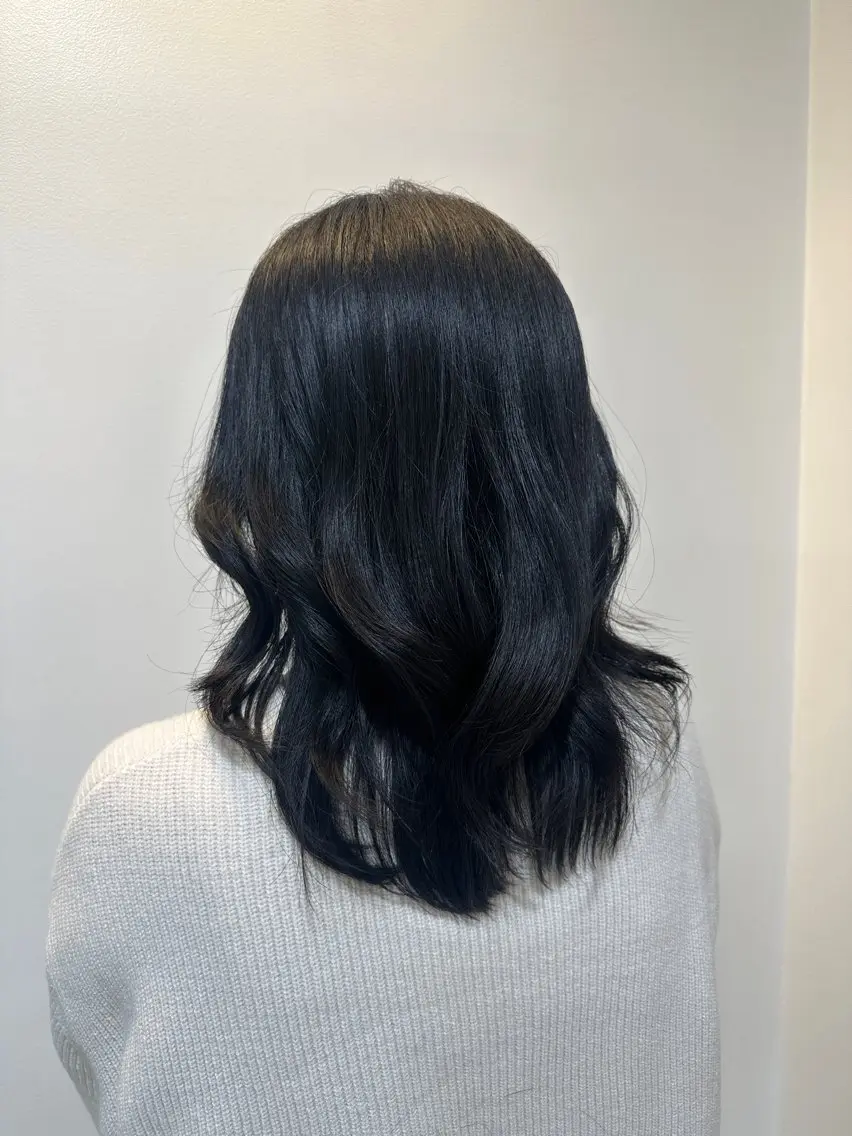 セミロング 木曜日空きあり‼️ 艶々カラー🩷のヘアスタイル