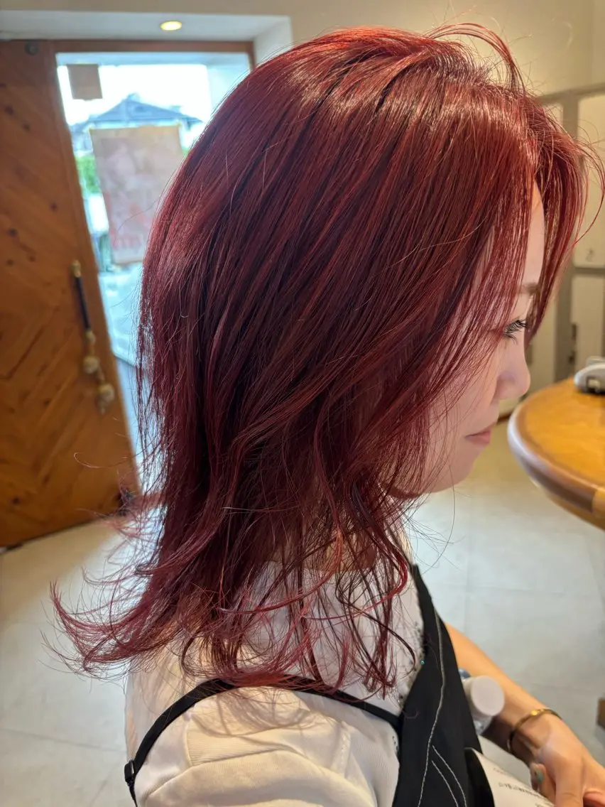 ミディアム カラー レッドカラー バイオレットカラー レイヤーカット カット ヘアカラー トリートメント Ayano＿ Jill francのヘアスタイル