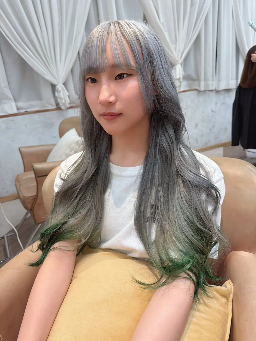 ロング ヘアカラー 橋本 りくのヘアスタイル