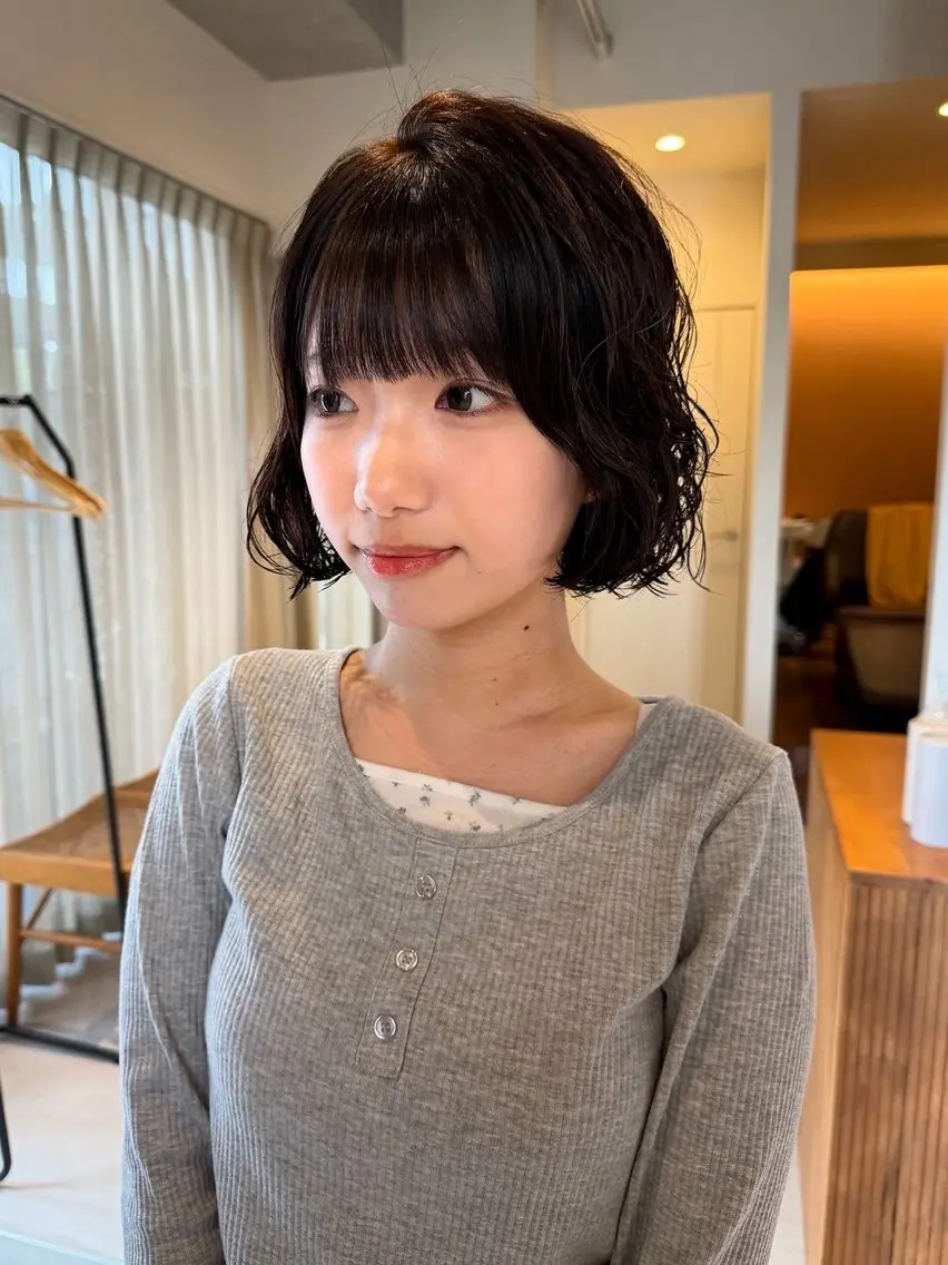 ショート パーマ パーマ🌀/縮毛🪡 透明感カラー🧊のヘアスタイル