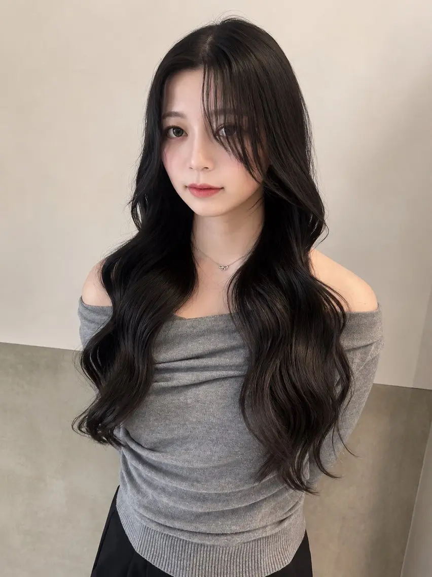 ロング トリートメント 【 ViVIE 】 トモ／透明感カラーのヘアスタイル