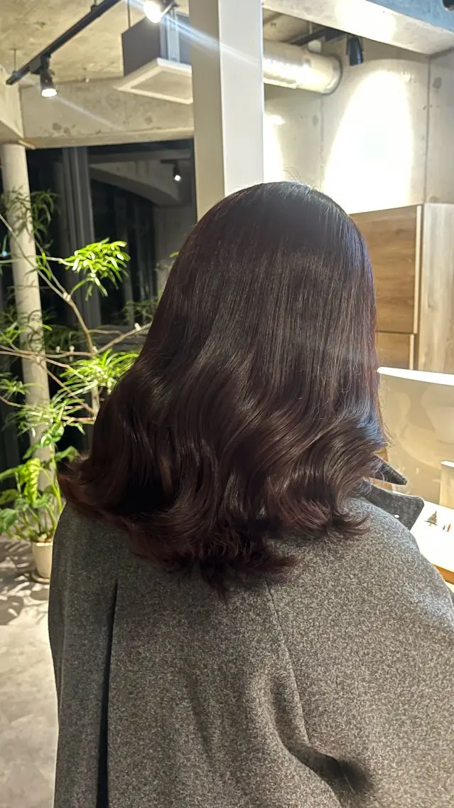 ミディアム カラー ボルドーカラー ショート/コテ巻き風 kanohaのヘアスタイル