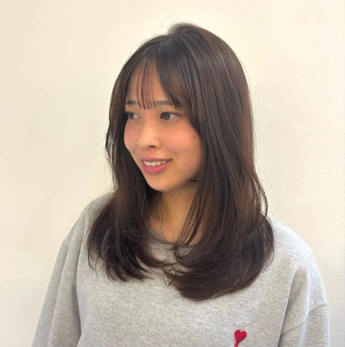 ロング 津上 恵美のヘアスタイル