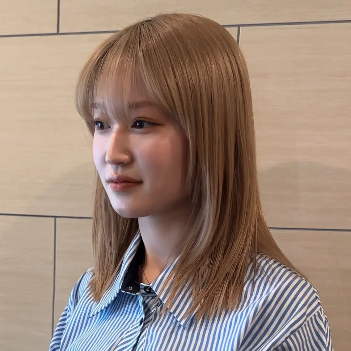 ミディアム 岸本 理希のヘアスタイル
