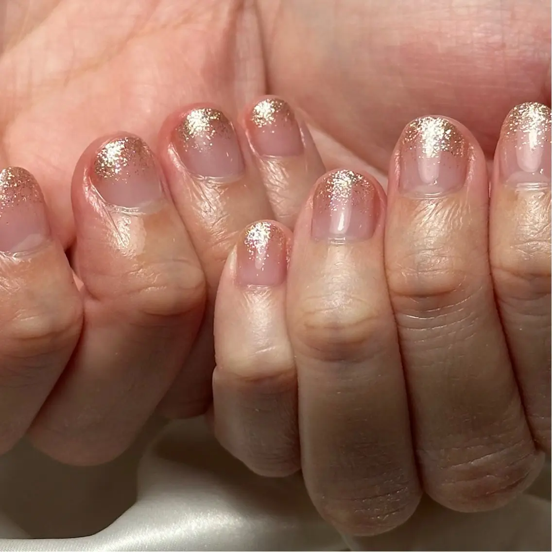 ネイル ゴールド グラデーション ラメ(グリッター) ラメグラデーション Ray nail natsu🎀のネイルデザイン