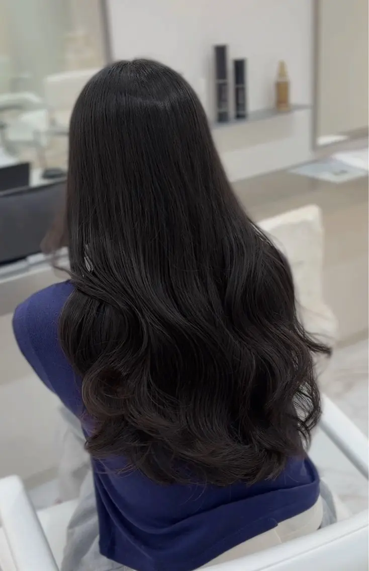 ロング パーマ ラベンダーベージュ ボブ くびれヘア 顔まわりレイヤー 顔周りカット TOMO/ブリーチ 無しオリーブのヘアスタイル